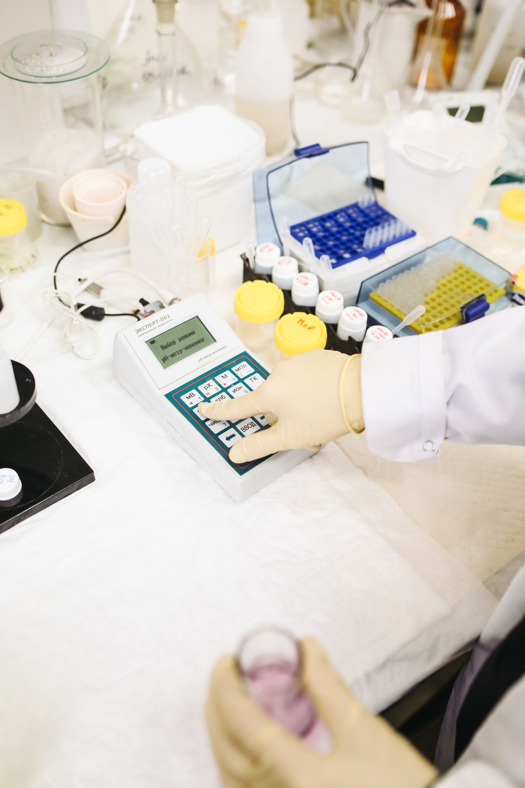 DNA Longevix research vials displayed beside a structured digital product-information catalog.